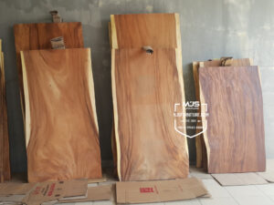 Papan kayu trembesi solid