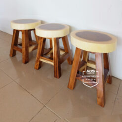 kursi stool kayu solid trembesi suar untuk cafe