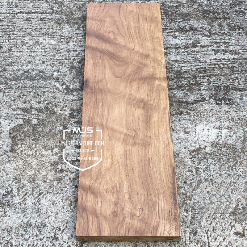 papan tangga kayu solid utuh tanpa sambungan