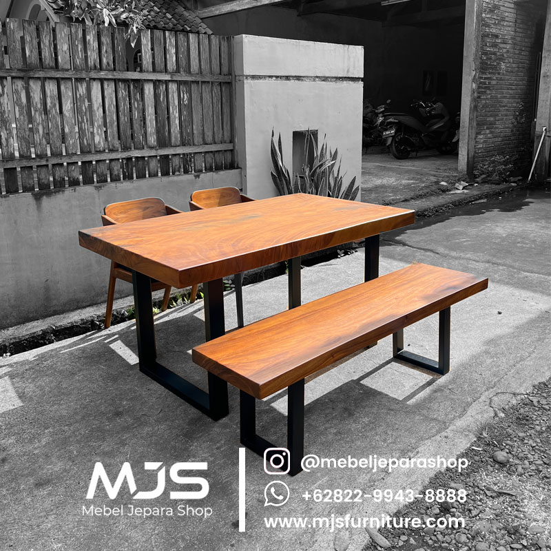 meja makan kayu trembesi simple kaki besi