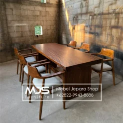 Set Meja Kayu Solid Trembesi Dengan 6 Kursi Makan