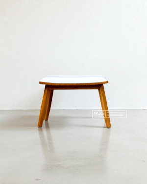 Stool Kayu Jati Minimalis dengan Dudukan Busa Putih