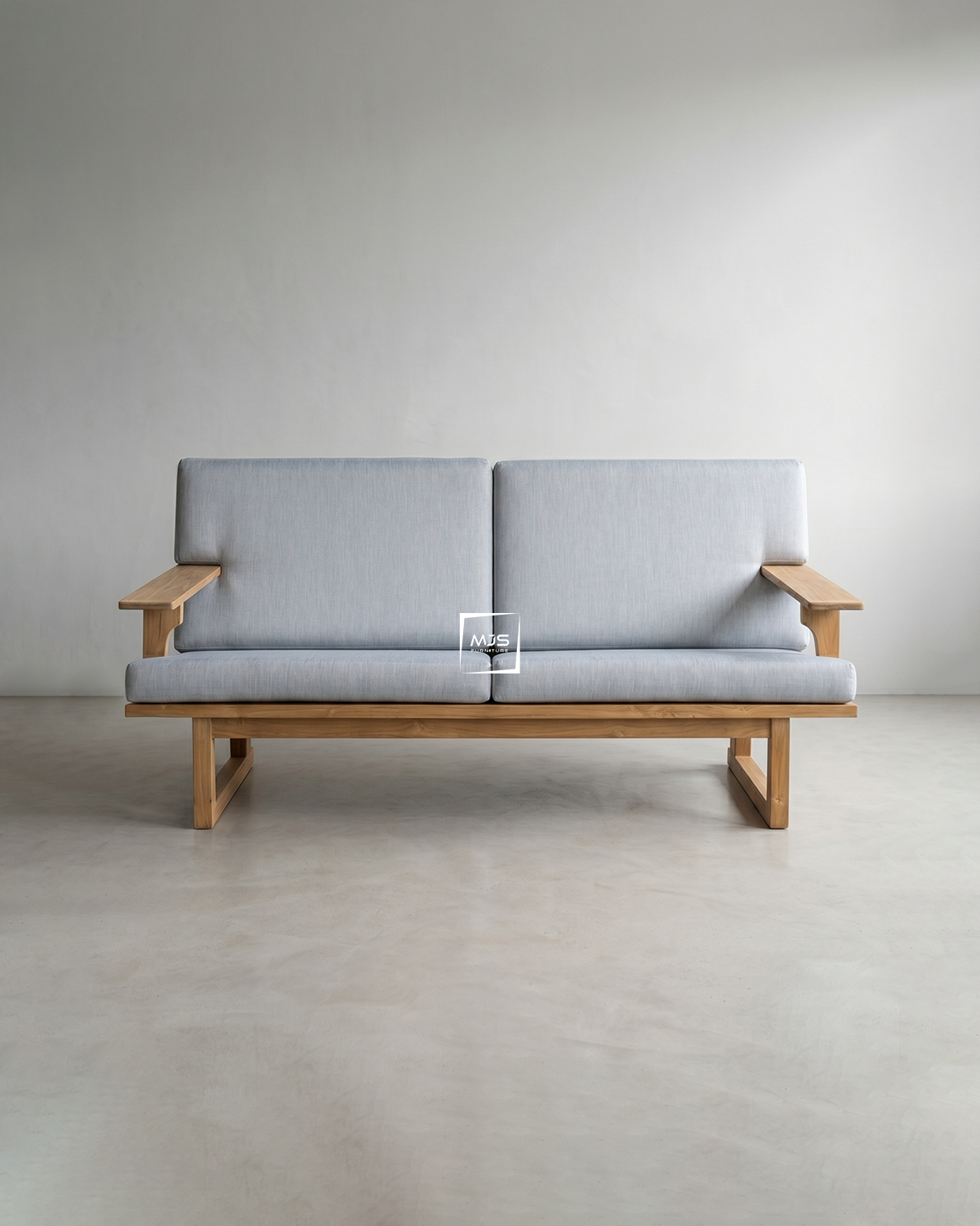 Sofa Kayu Jati Minimalis 2 Seater Dudukan Abu-abu Muda