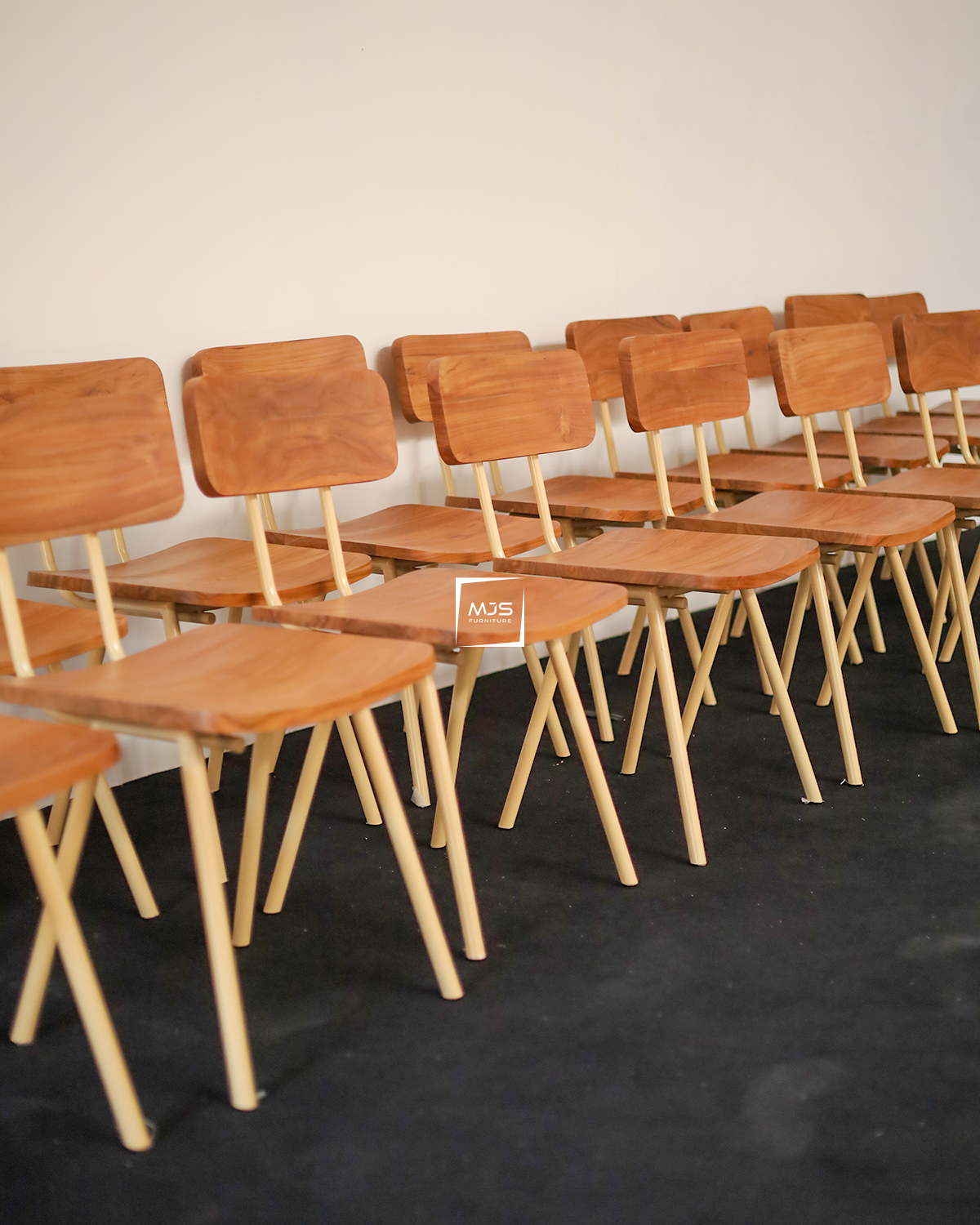 Kursi Cafe Kayu Jati Solid Modern Kala Industrial