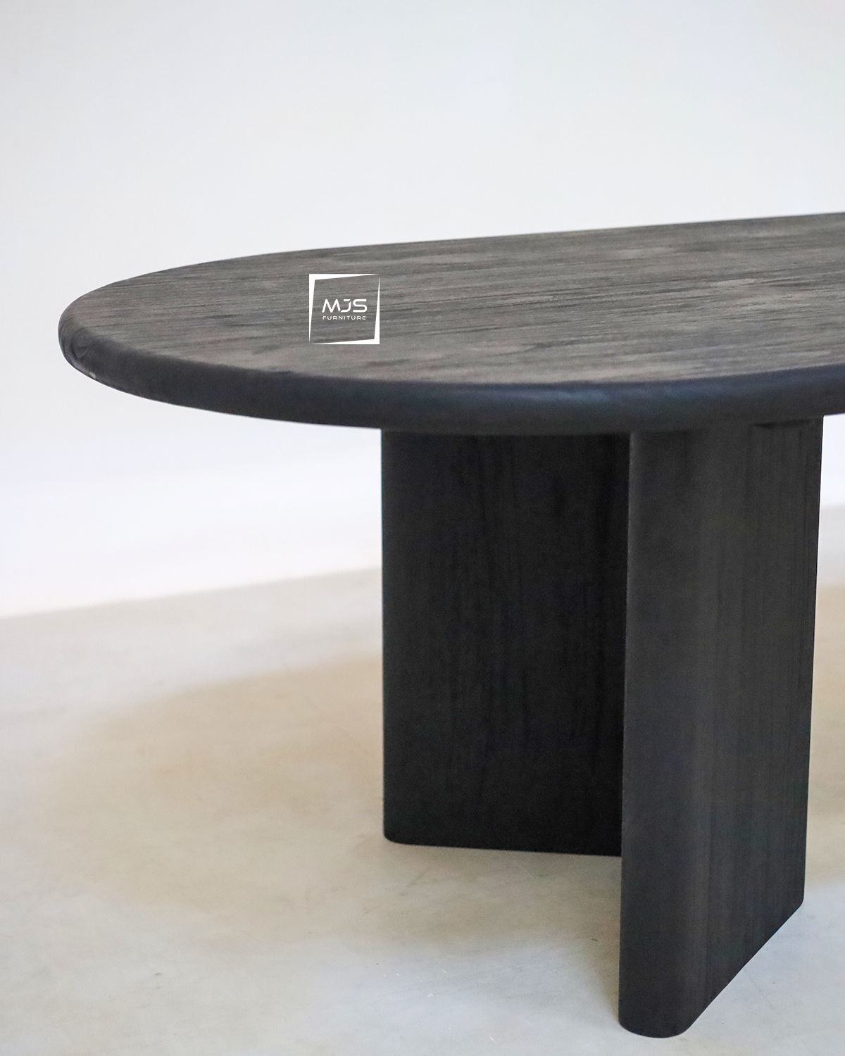Meja Makan Jati Estetik Oval Hitam