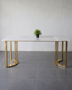 Meja Marmer White Carrara Kaki Stainless Emas Model Lengkung